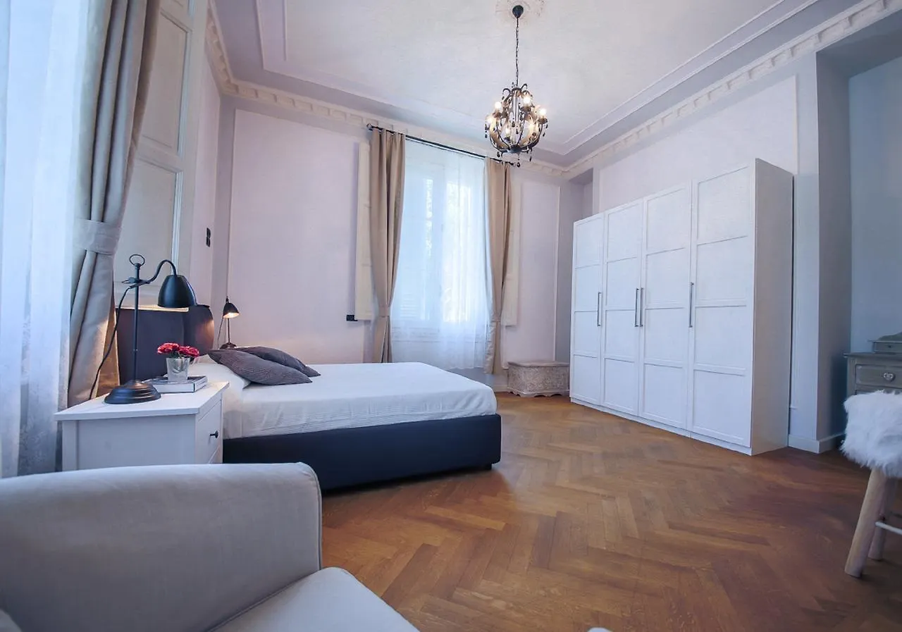 Modern & Stylish Oberdan Apartment Florence Italy